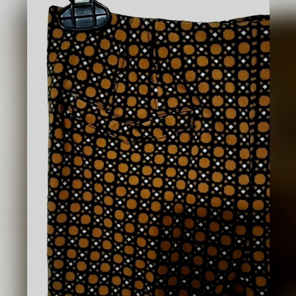1810) Anthropologie The Essential Women's Cropped Pant in Brown Motif Size 2